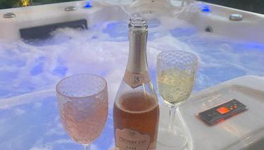 Stunning guest suite with private hot tub - Foto 4