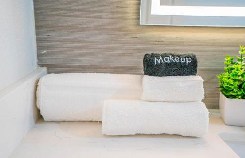 Glitzy 2BR Walk to Westgate Pool Gym WD - Foto 44