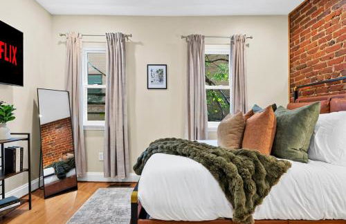 Luxury DC Rowhouse with Rooftop Firepit & Private Hot Tub- Near U Street & Logan Circle - Foto 37