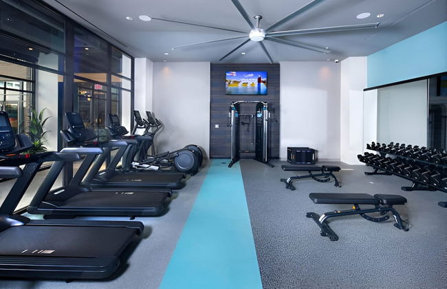 Spacious 2BR Apt with Den W Balcony - Foto 46