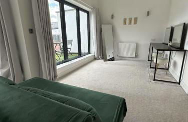 Spacious 4BR 4BA gated townhouse with balconies, Central JQ - Foto 26