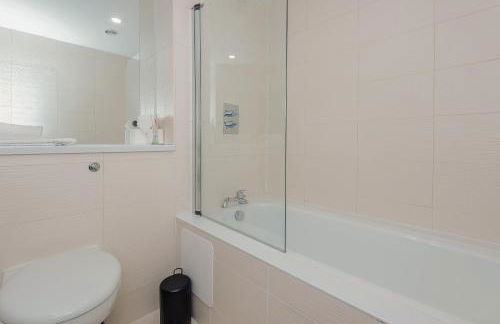 Stylish 2 Bed Apt by Royal Albert Dock & M&S Arena - Foto 28