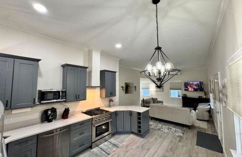 Newest Cottage Downtown. Pet Yes - Photo 49