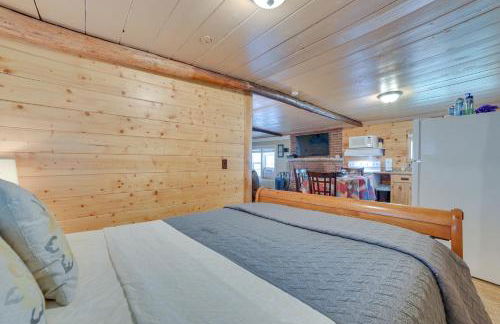 Cozy Houghton Lake Vacation Rental with Fireplace! - Foto 12