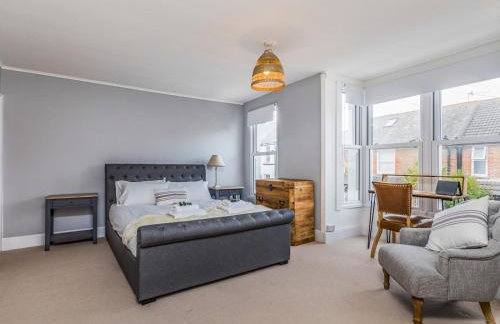 Delightful 2 Bed House a Stones Throw From Beach - Pass the Keys - Photo 37