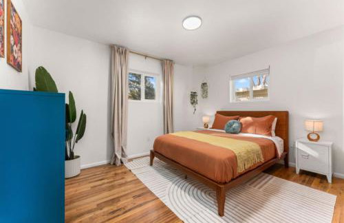 The Aspen is a mid-century modern upstairs unit. - Foto 19