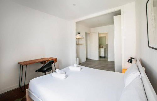31ARA1092- Newly Refurbished 2BR Flat in the Gothi - Photo 15