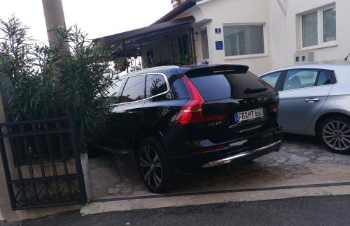 Secret Garden Apartment with private parking space - Photo 34