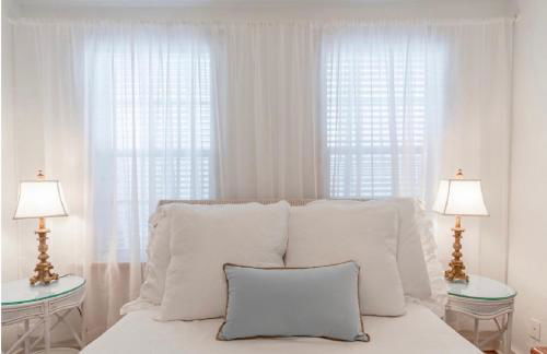 Tropical Designer House in Heart of Antique Row WPB - Foto 16