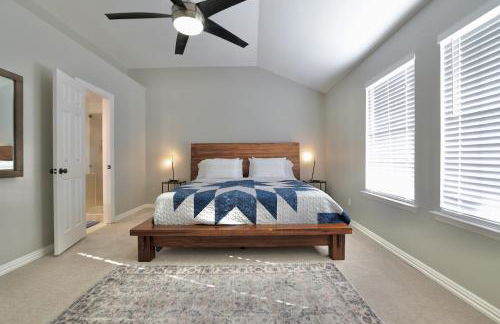 Gorgeous 4 bedroom 2,5 bath Home with Heated Pool, Spa & Game Room close to DFW Airport - Photo 8