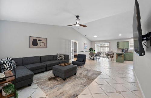 Relaxing 3BR Heated Pool & Hot Tub Retreat - Foto 1