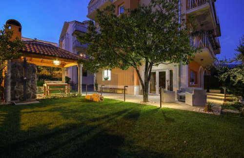 Apartments MEC & TIK - Photo 1