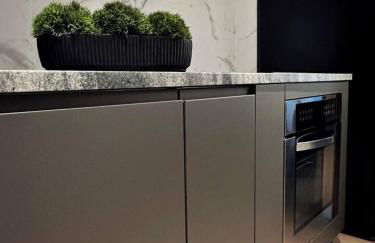 KING BED •Private Patio&Parking•Sophisticated Stay - Foto 13