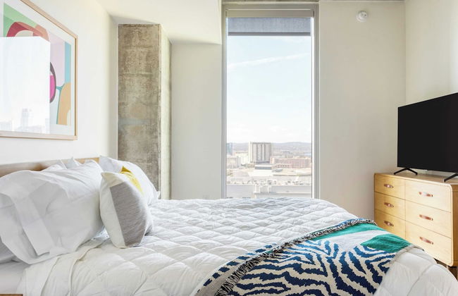 New Austin High Rise w/ Luxe Amenities Rooftop Pool, Gym, Yoga Studio & More! - Foto 16