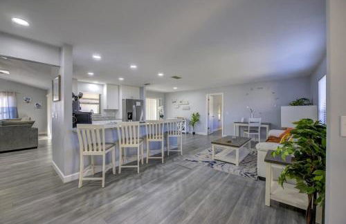 Family Fun Ping Pong BBQ Walk to Park Nearby - Photo 1