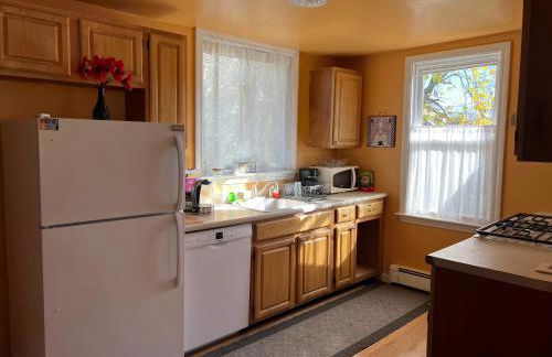 Beautiful 2-Bedroom, 2-Bath Townhouse - Photo 10