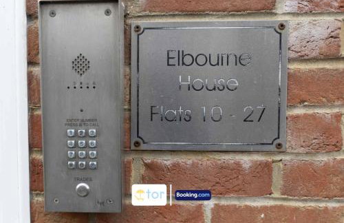 Large 2 Bedroom Apartment By The One Retreats Short Lets & Serviced Accommodation Horley Close To Gatwick Airport - Foto 15