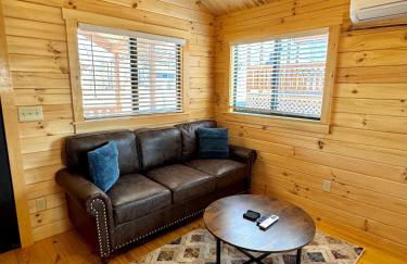 1 Bedroom Log Cabin on Lake James-Private Resort Amenities - Foto 4