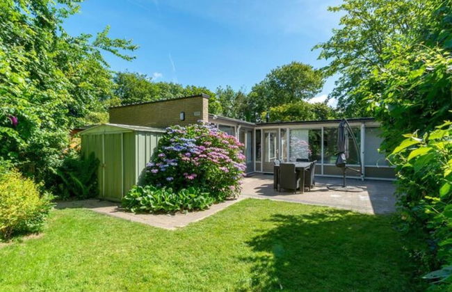 Radiant Bungalow With Patio at Duinland - Foto 47