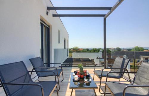 Luxury Villa with extra heated pool with hydromassage, biliard near town center and beach by WiiBuk - Foto 48