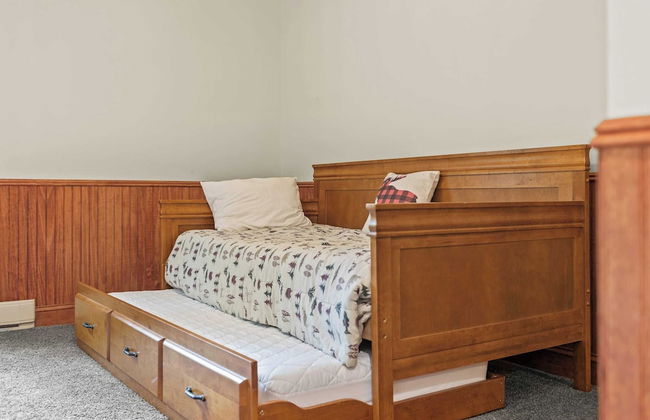 Bear Paw Lodge by Avantstay Hot Tub, Deck, & Fire Pit - Foto 41