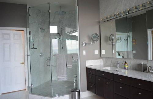 Romantic Spacious Suite with Salish Sea & Mountain Views at Seattle Luxury Estate - Foto 24