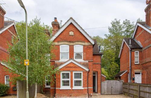 Executive Victorian House - Photo 4