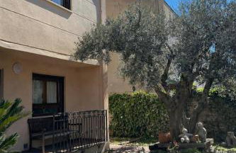 Amplio y Cómodo chalet a 15 minutos del centro con piscina y pistas de tenis - Foto 8