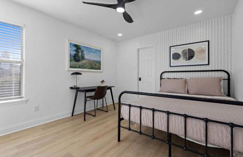 Heated Pool & Spa Mini Golf Bowling Game Room perfect for family - Photo 36