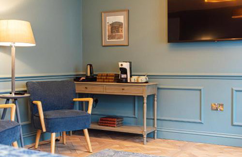 Central Whitchurch - Lowcross House Guest Bedroom 1 - Photo 8