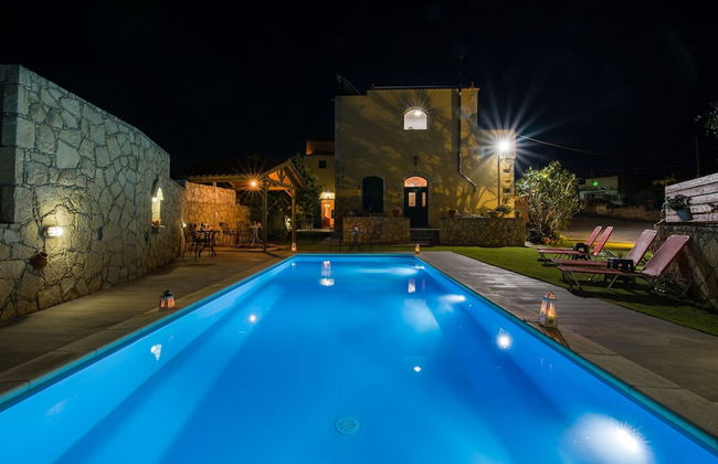 Skandalis Apartments With Pool - Photo 1