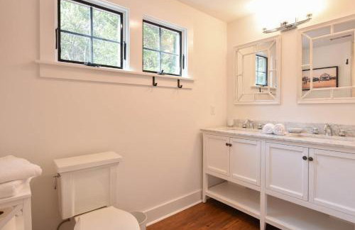 Gorgeous Renovation Walk to Water - Photo 20