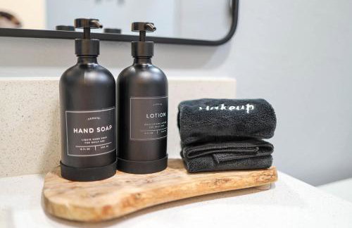 Game Night Downtown - BSU - Slots - Over 100 Games - Foto 68