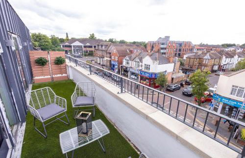 Brand-New Top-Floor Flat with Stunning Balcony & Parking - Foto 9