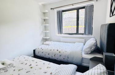 Luxury 5BR Stay With City Access - Photo 80