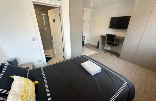 Spectacular Modern, Private Apartment,15 Mins To Central London - Photo 3