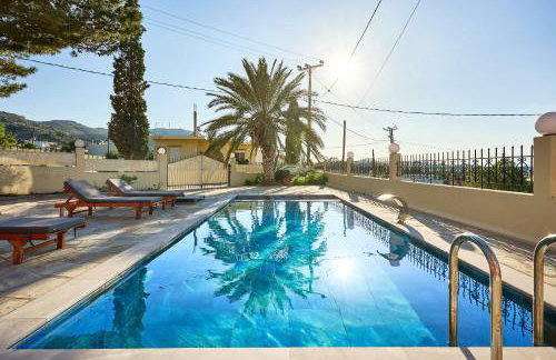 Creta Leisure Escape Private Pool & Garden Oasis - Photo 3