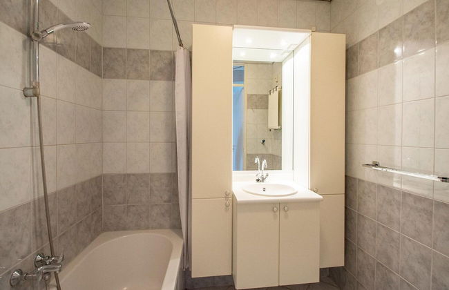 An Apartment That is Attractively Furnished - Foto 78