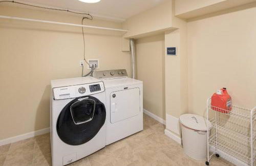 Family Retreat! By Denver + Hot Tub, Sleeps 10! - Foto 77