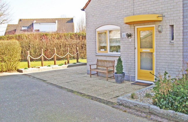 Bungalow in Breskens Near the Beach - Photo 1