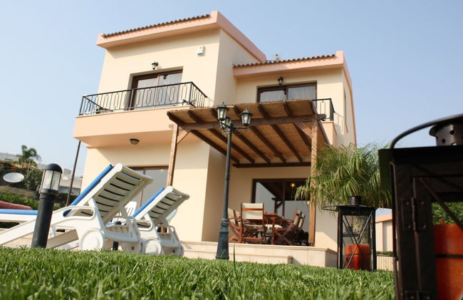 Three Bedroom Villa With Private Pool and Landscaped Garden - Foto 1