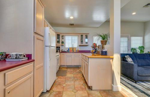 Luxe Pasadena Casita with Fireplace and Grill - Photo 12