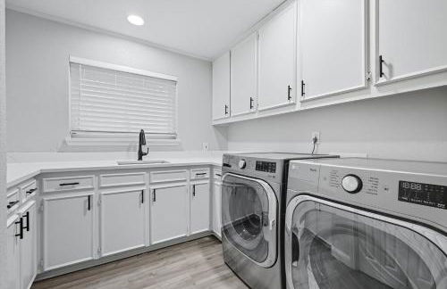 5BD Modern Farmhouse Retreat Sleeps 12 - Photo 44