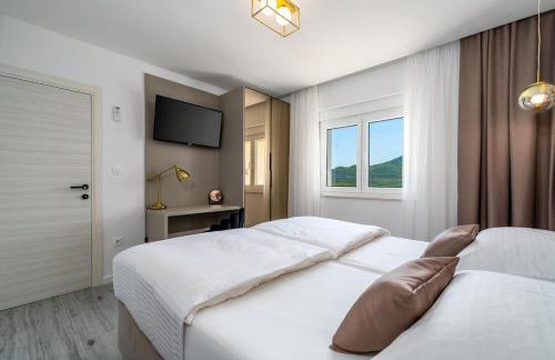 Villa Stella with 32 sqm private heated pool Jacuzzi Sauna Media room 3 bedrooms - Photo 29