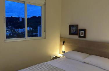 Studio completo no centro com garagem coberta e vista - Foto 5