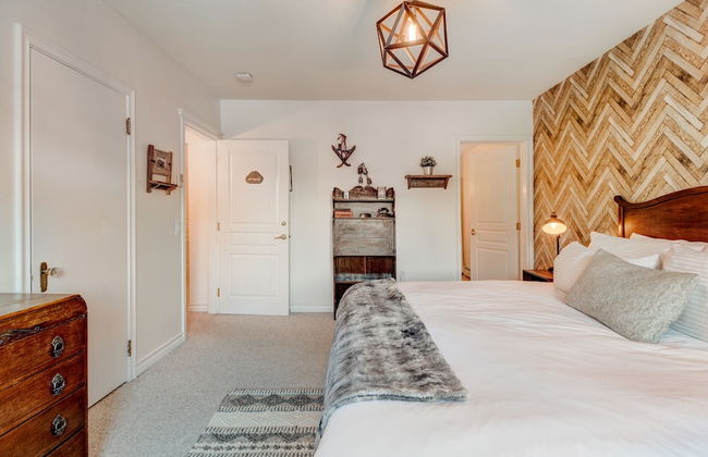 Banff Mtn Home - Real Rockies Experience - Photo 13