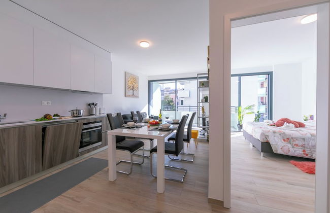 Charming Home - Photo 9