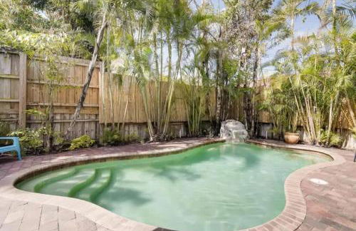 The Periwinkle House - Bask Poolside at this Sunlit West Palm Retreat - Foto 4