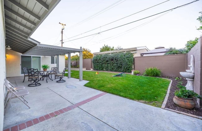 Marbella Lane - Charming 4BR Bungalo for Relaxing Retreat - Photo 28