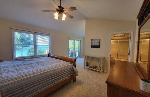 Beachfront~Private Sand Beach~Close Mackinac Ferry - Foto 17